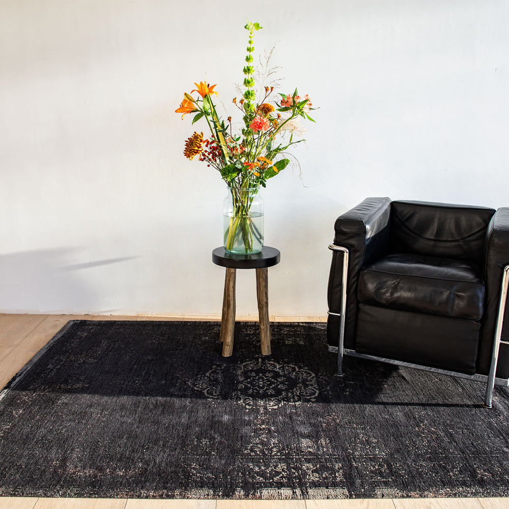 Премиум Жакардов Килим Медальон Графитено Черен Стандартен / 140 х 200